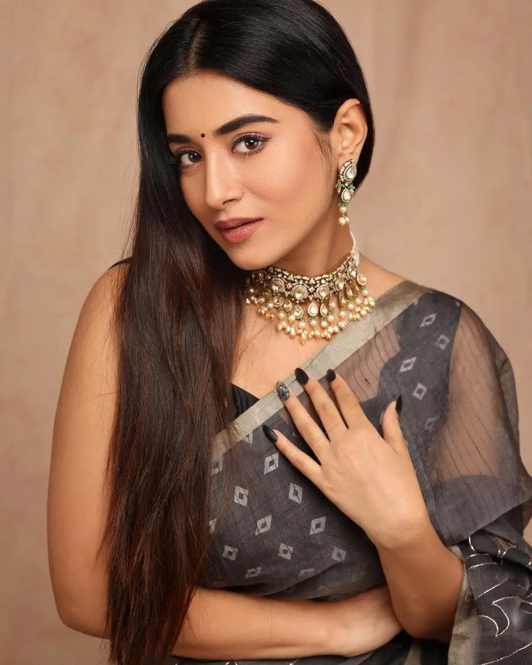 Rashi Singh in Black Saree Sleeveless Blouse